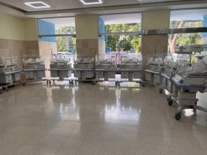 SNS entrega incubadoras neonatales a Maternidad La Altagracia