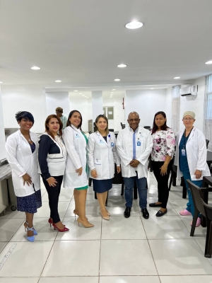 Remozan &aacute;rea de cocina en la Maternidad la Altagracia