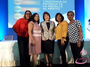 El Hospital Universitario Maternidad Nuestra Se&ntilde;ora de la Altagracia (HUMNSA), felicita a servidoras p&uacute;blicas reconocidas con la Medalla al M&eacute;rito por el Ministerio de Administraci&oacute;n P&uacute;blica.