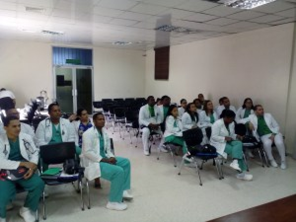 M&eacute;dicos Maternidad Nuestra Se&ntilde;ora de Altagracia socializan protocolos de obst&eacute;trica.