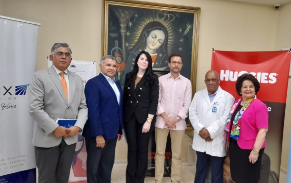 SNS y Fundaci&oacute;n F&eacute;nix lanzan campa&ntilde;a prevenci&oacute;n consumo alcohol y drogas en embarazo en el hospital Maternidad la Altagracia