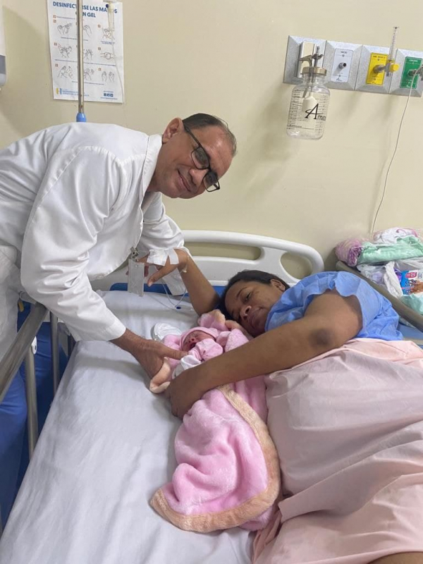 Santo Domingo D.N.- El Hospital Universitario Maternidad nuestra Se&ntilde;ora de la Altagracia, registr&oacute; el nacimiento de una beb&eacute; concebido v&iacute;a in vitro, el cual se encuentra en perfectas condiciones de salud, seg&uacute;n inform&oacute; el doctor Luis Manuel Esca&ntilde;o, g